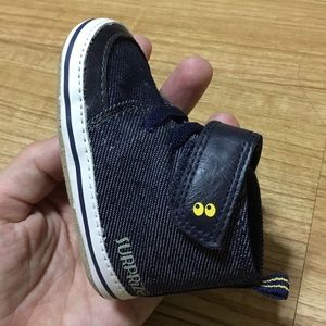 Baby Hightop Sneakers •high tops size 0-6 months